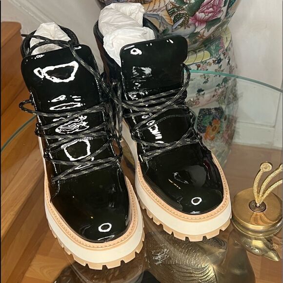 Paloma Barceló
High Expectations Platform Ankle Boot - Picture 7 of 8